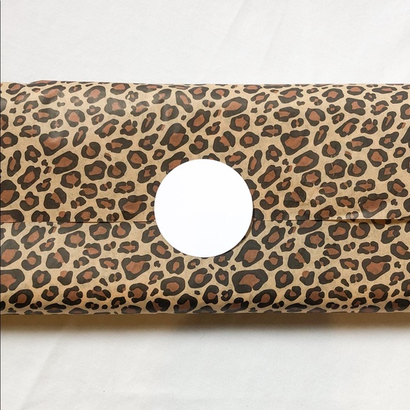 Leopard printed tissue paper 12 20”x30” sheets - Picture 6 of 7